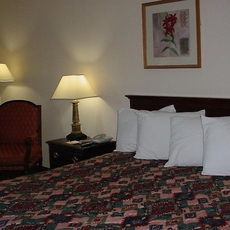 מונטגומרי Rodeway Inn חדר תמונה
